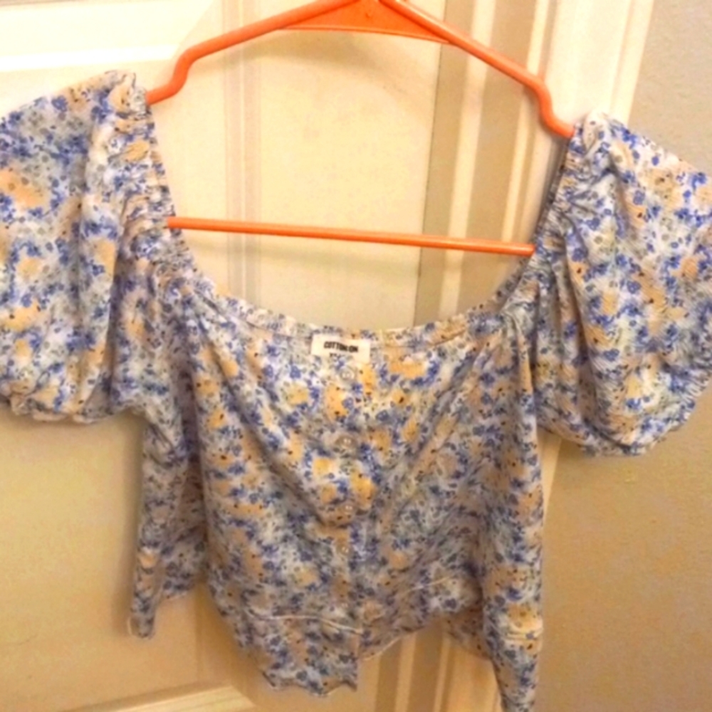 floral button top